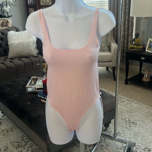 SKIMS Tops - Skims essential bodysuit